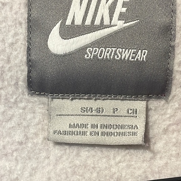 Nike hooded sweatshirt - size s - Picture 3 of 3